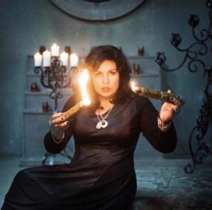 图片[2]-狠狠拿捏！通灵之战朱莉王鬼手照解谜+乐队预言，第十五季全集值得细品-金运资料